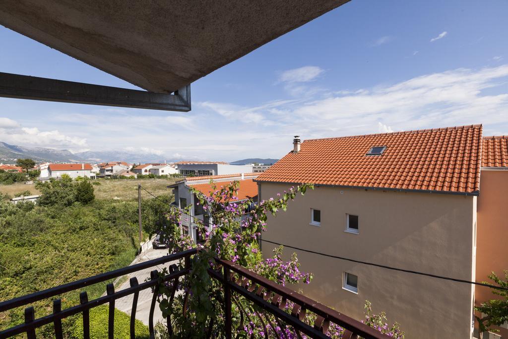Apartment Dalmatia Kastela Exterior photo