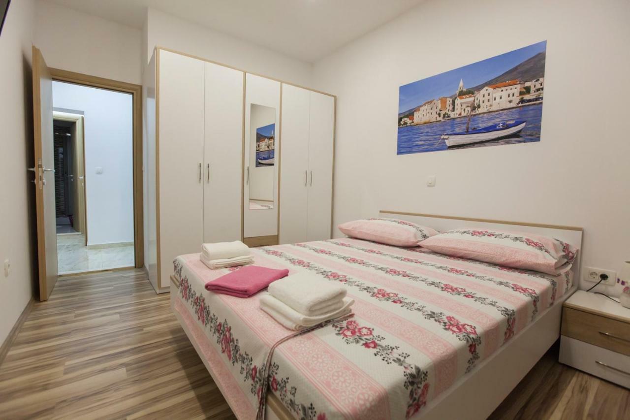 Apartment Dalmatia Kastela Exterior photo